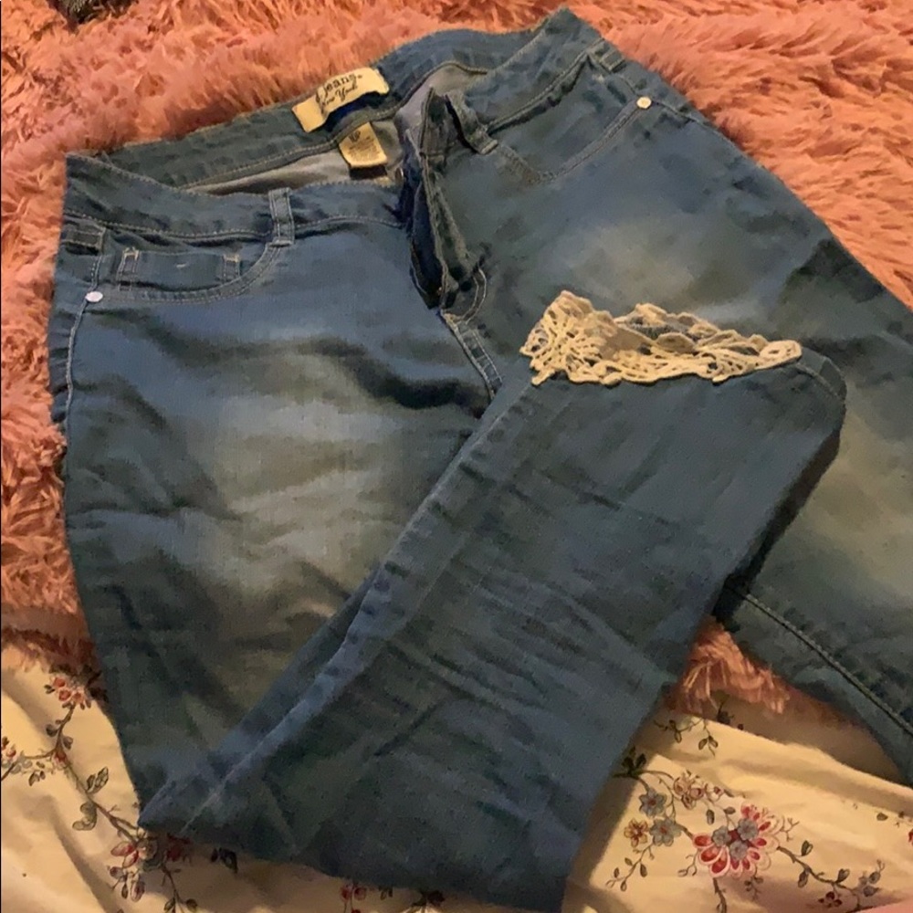 Jeans with angle lace